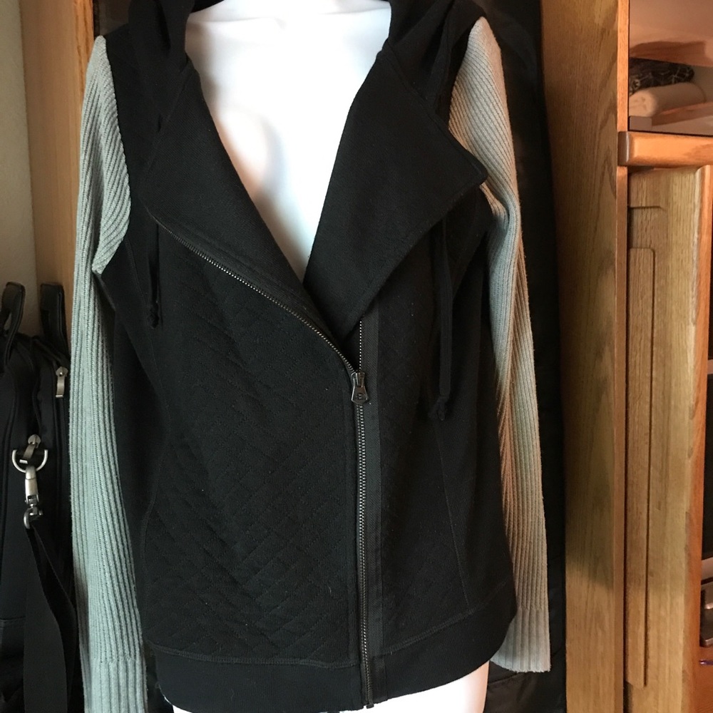 Sweater zip up
